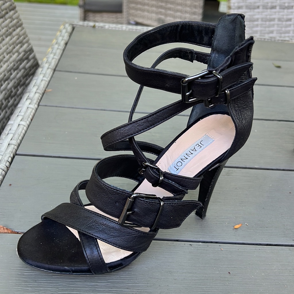 Jeannot Block Leather Gladiator Sandals. 37